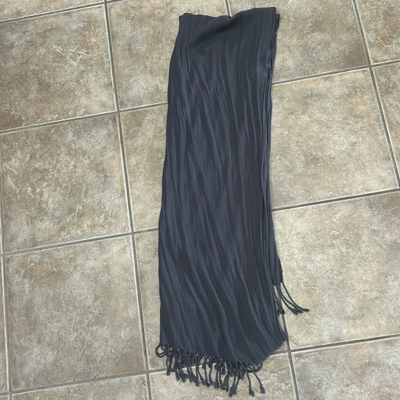 Assorted Scarves Various Colors, Patterns and Styles - Picture 2 of 10